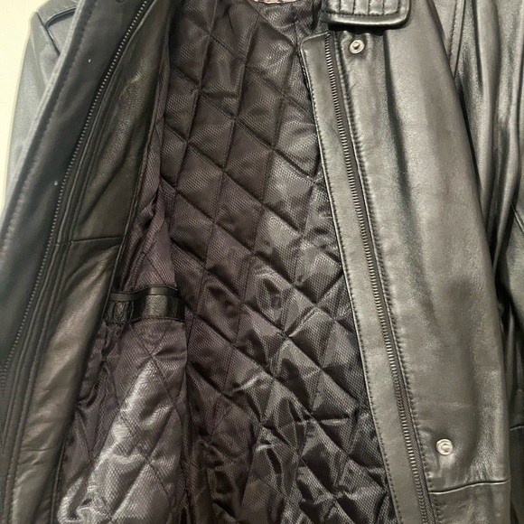 Beautiful black leather jacket
Worn  only once or twice 
Size medium - Picture 2 of 3